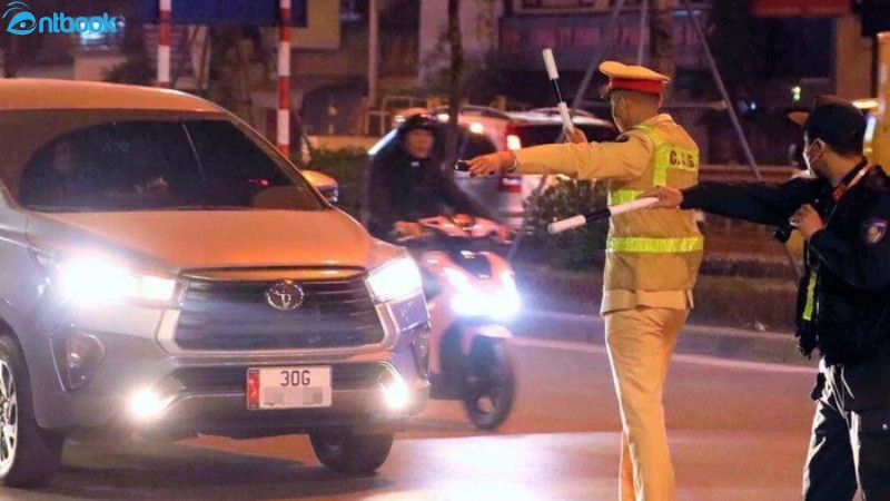 Hậu quả của việc dùng đèn pha sai quy định khi lái xe trong khu đô thị và đông dân cư