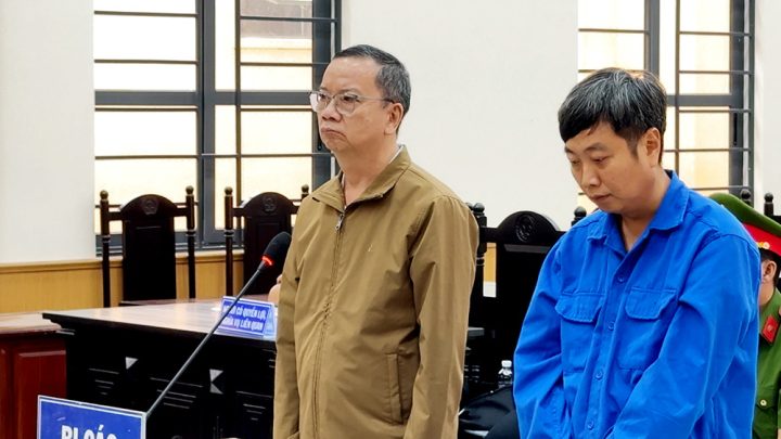 Hình ảnh các cơ quan chức năng làm việc tại một văn phòng giao dịch