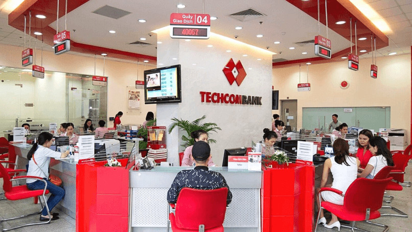 Khách hàng có thể đổi tiền Singapore nhận tiền Việt tại ngân hàng với tỷ giá minh bạch.