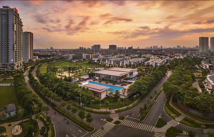 Khu đô thị Gamuda Gardens với không gian xanh mát, nhiều cây xanh và hồ nước, mang đến môi trường sống trong lành tại Hà Nội.
