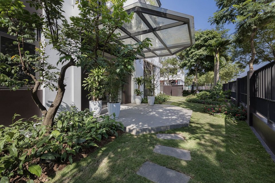 Khu đô thị Hado Charm Villas với các căn biệt thự có sân vườn rộng rãi và cây xanh tươi mát