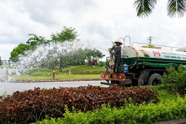 Khu đô thị Tân Phú Hưng với mảng xanh rộng lớn và hồ nước trong xanh