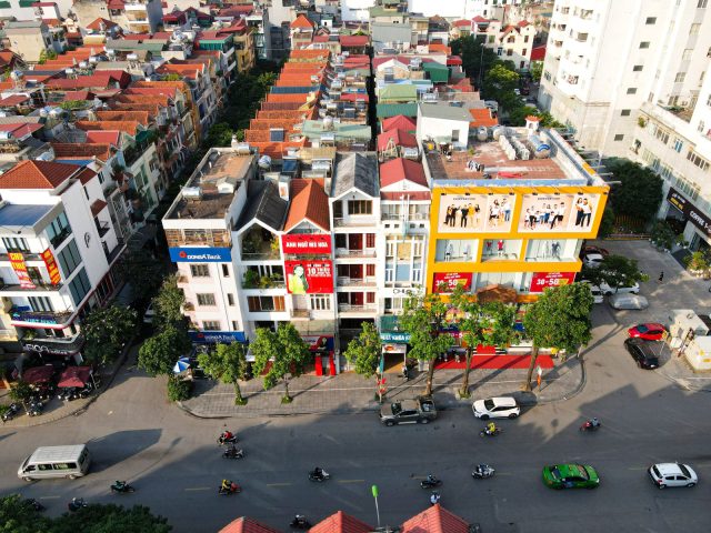 Khu phố thương mại sầm uất tại khu đô thị Bắc Hà với các cửa hàng và ngân hàng