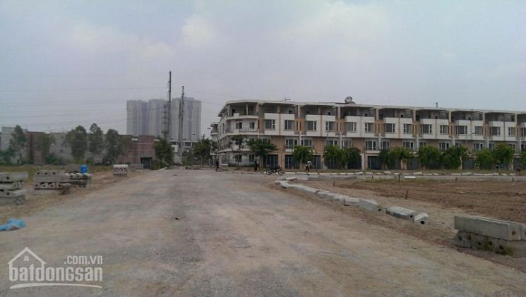 Khung cảnh công trường đang thi công hạ tầng khu đô thị mới Phú Lương