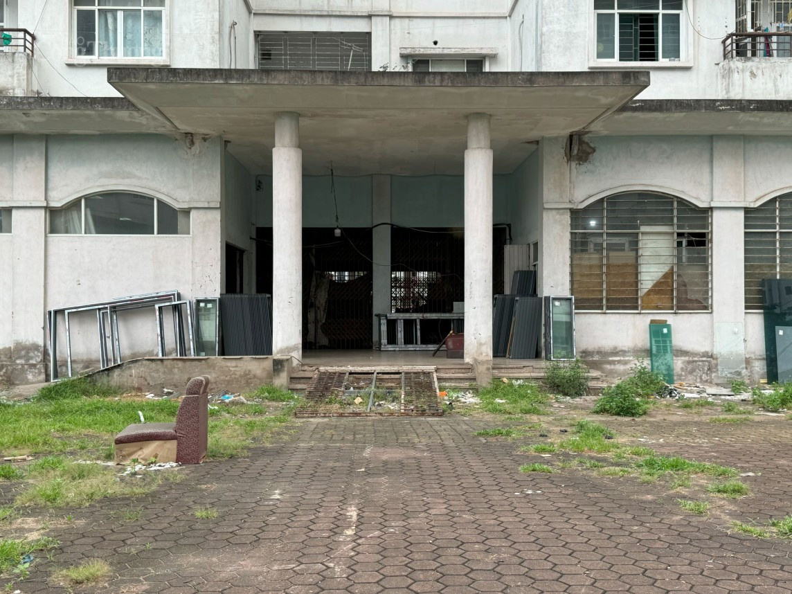 Tình trạng xuống cấp của các tòa nhà bỏ hoang tại khu đô thị Sài Đồng