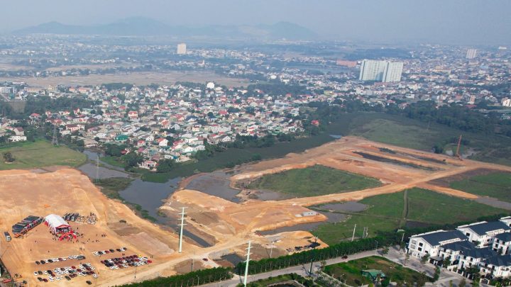 Toàn cảnh dự án khu đô thị ven sông Vinh nhìn từ trên cao, thể hiện quy hoạch hiện đại và không gian xanh mát.