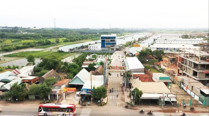Tuyến đường vào khu đô thị Thịnh Gia