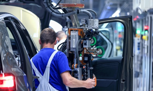 Biểu đồ thể hiện sự biến động của đồng USD và thương mại quốc tế