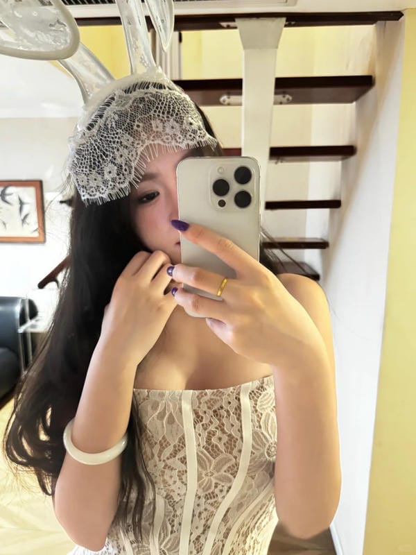 ảnh gái xinh che mặt bằng điện thoại 20