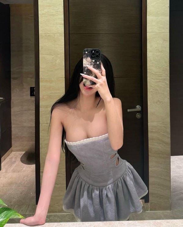ảnh gái xinh che mặt bằng điện thoại 32