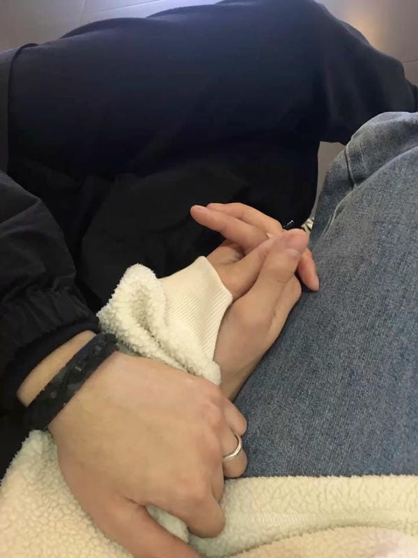 ảnh nắm tay người yêu 11