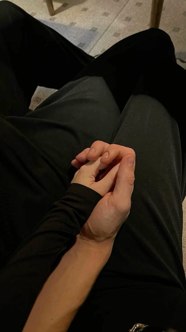 ảnh nắm tay người yêu 13