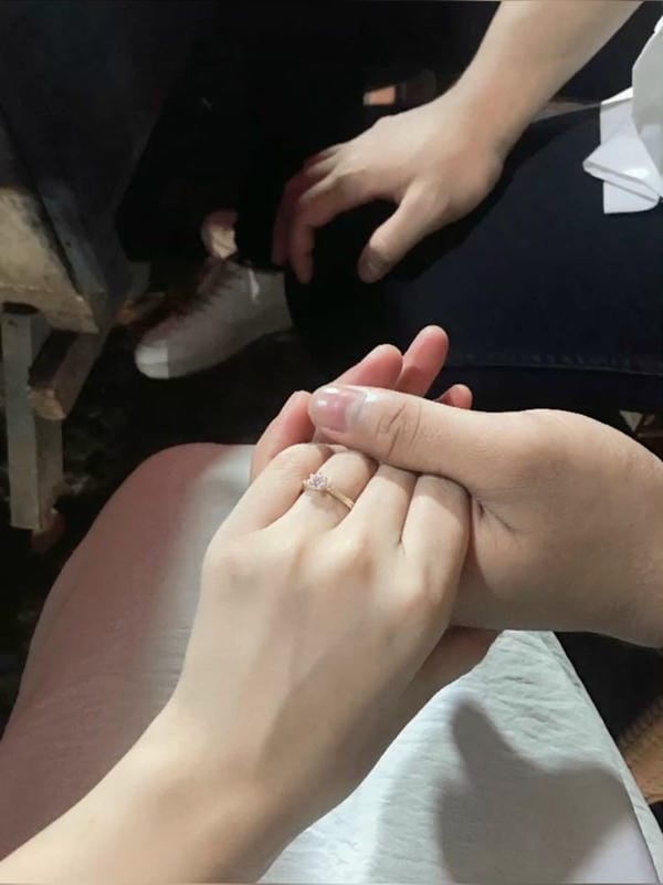 ảnh nắm tay người yêu 15