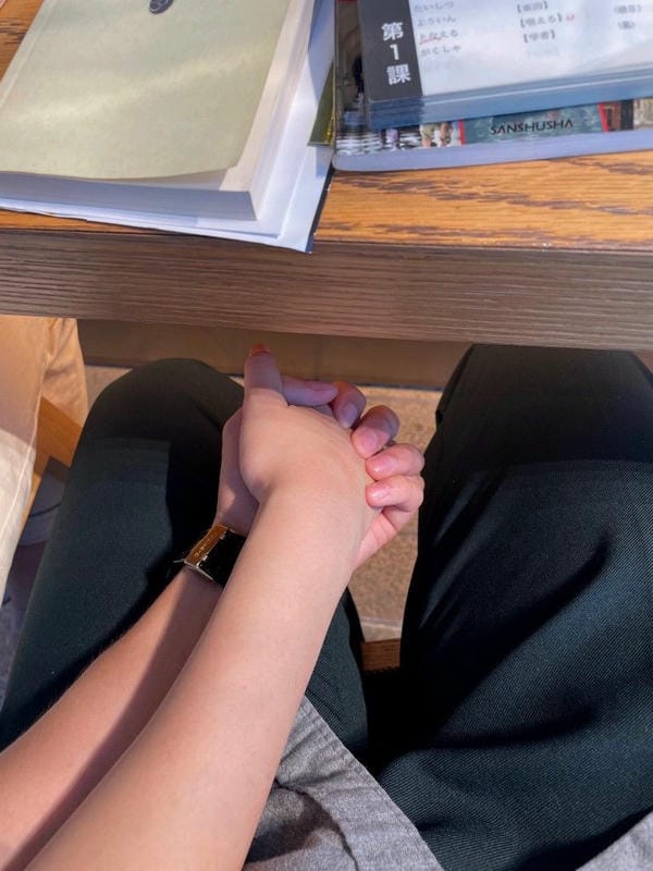 ảnh nắm tay người yêu 17