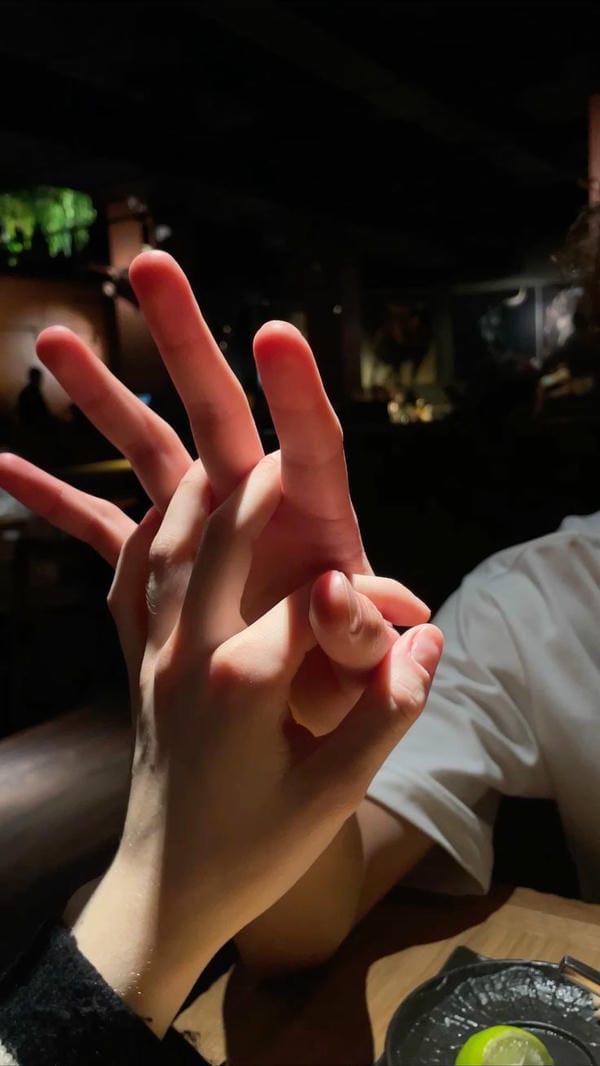 ảnh nắm tay người yêu 18