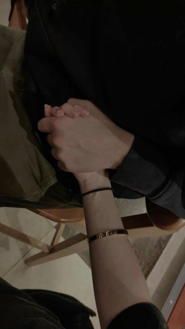 ảnh nắm tay người yêu 26