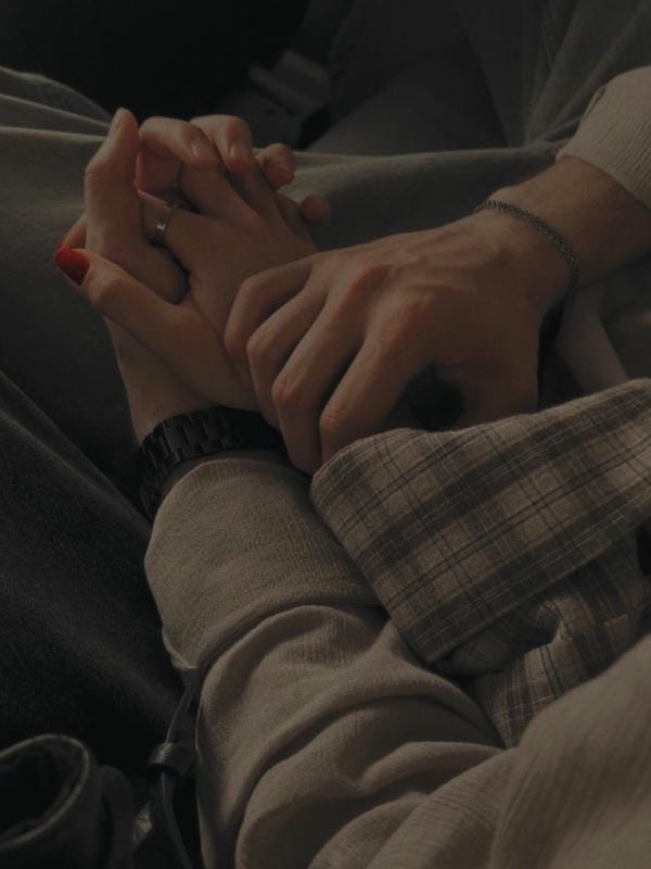 Tổng hợp 120+ ảnh nắm tay người yêu lãng mạn đầy cảm xúc ảnh nắm tay người yêu 33