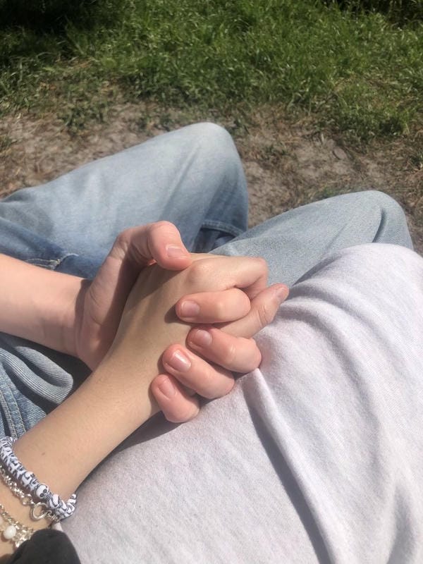 ảnh nắm tay người yêu 4