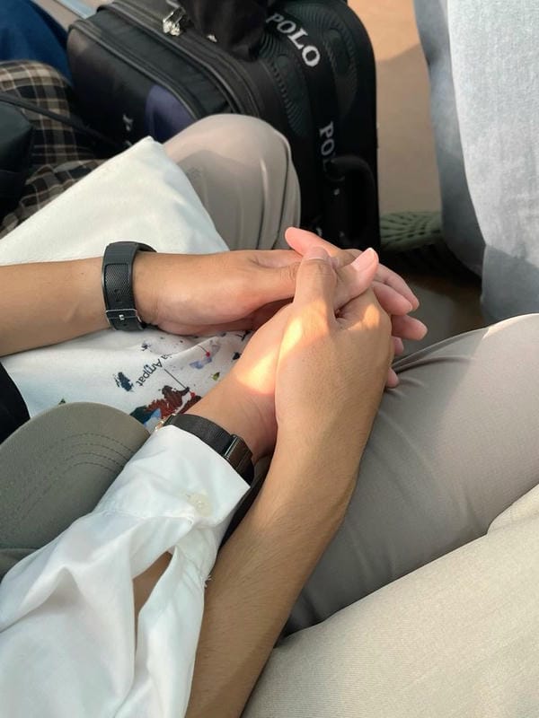 ảnh nắm tay người yêu 7