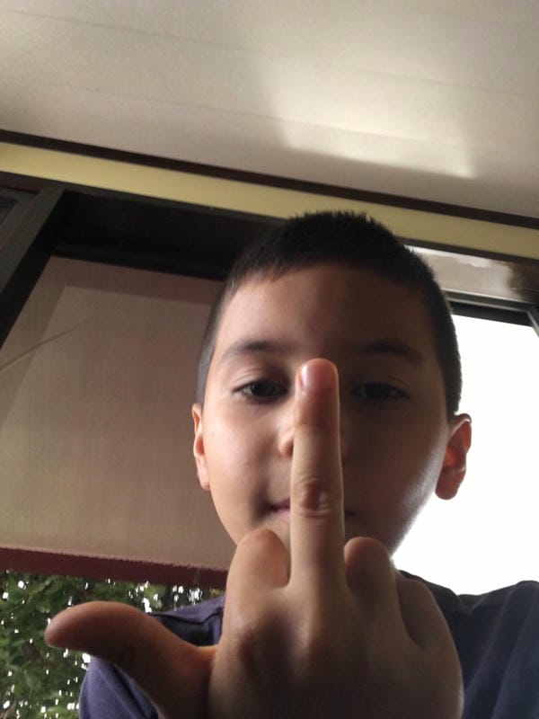 ảnh ngón giữa 18