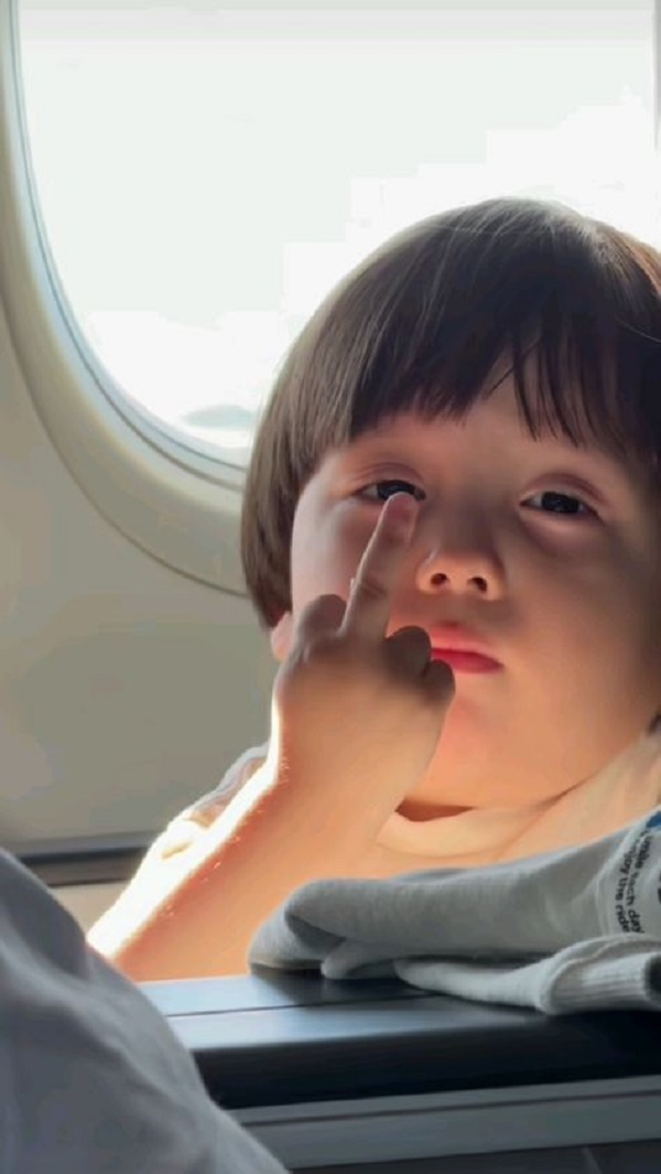 ảnh ngón giữa 22