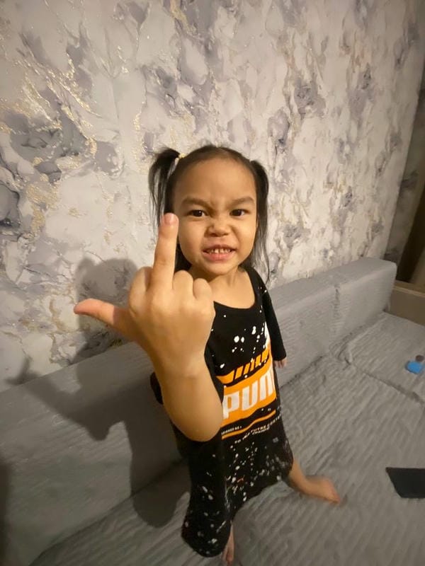 ảnh ngón giữa 33