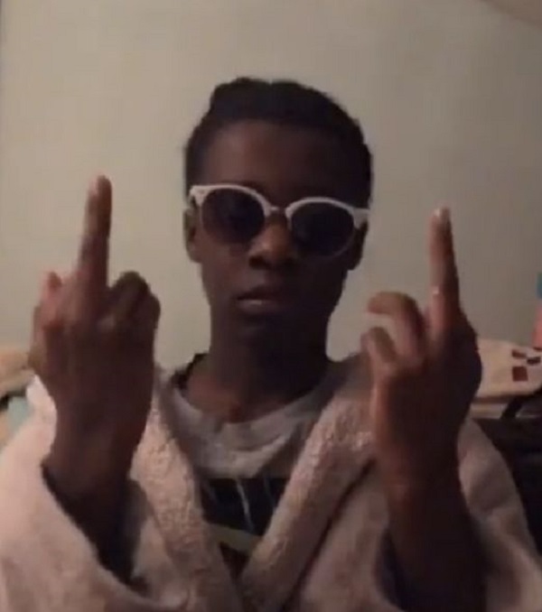 ảnh ngón giữa 7