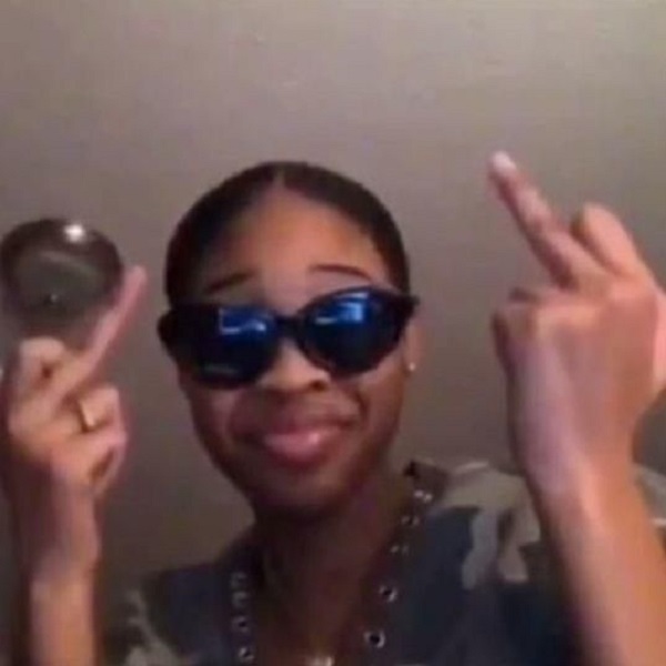 ảnh ngón giữa 9