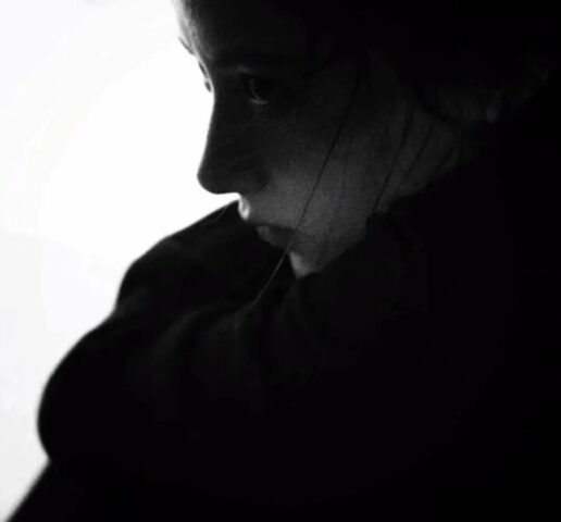 104+ Avatar đen trắng buồn cho ngày nhiều suy tư