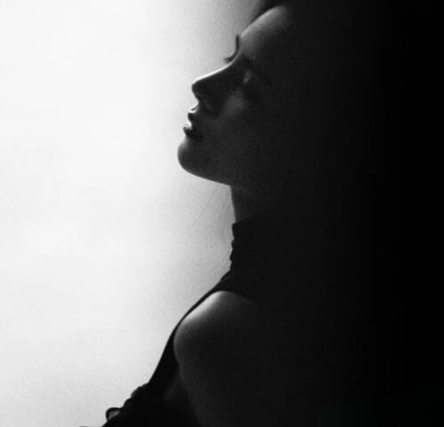 104+ Avatar đen trắng buồn cho ngày nhiều suy tư