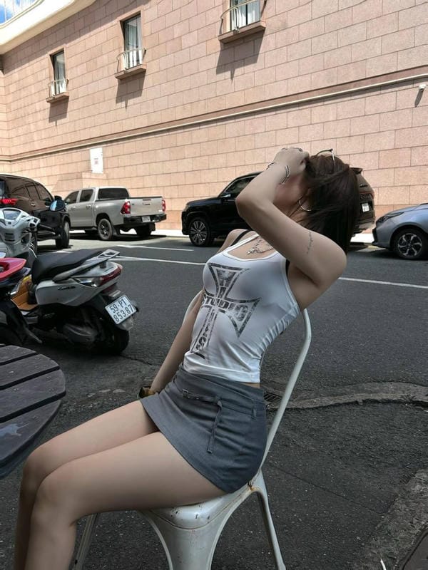 gái xinh mặc váy ngắn 11