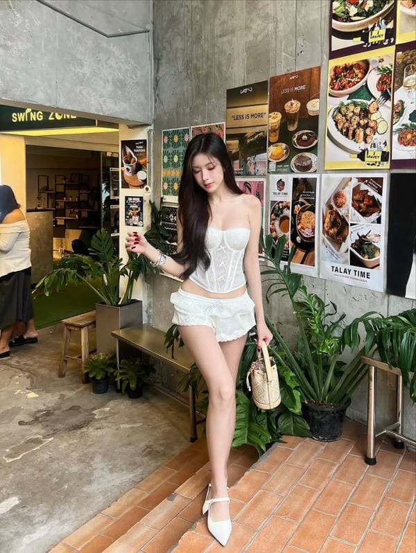 gái xinh mặc váy ngắn 17