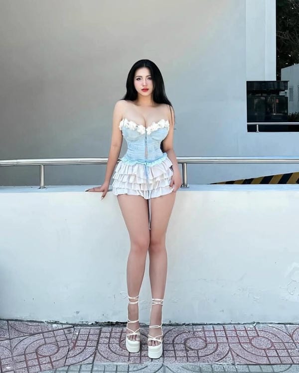 gái xinh mặc váy ngắn 19