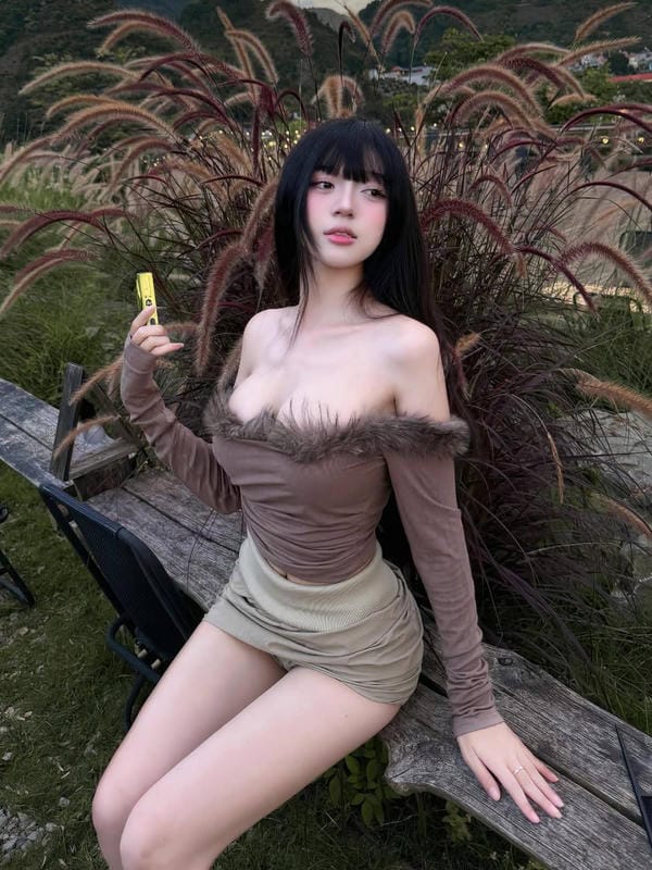 gái xinh mặc váy ngắn 23