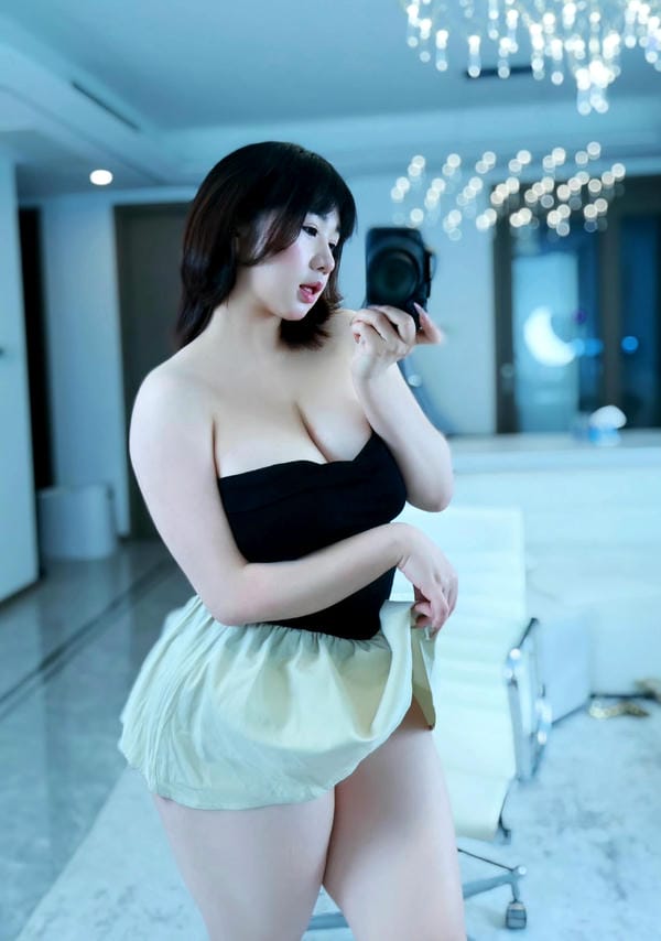 gái xinh show vú 15