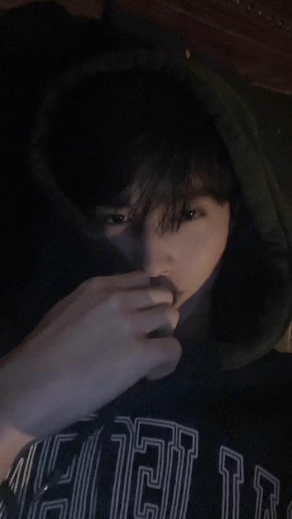 hình ảnh con trai buồn cô đơn 16