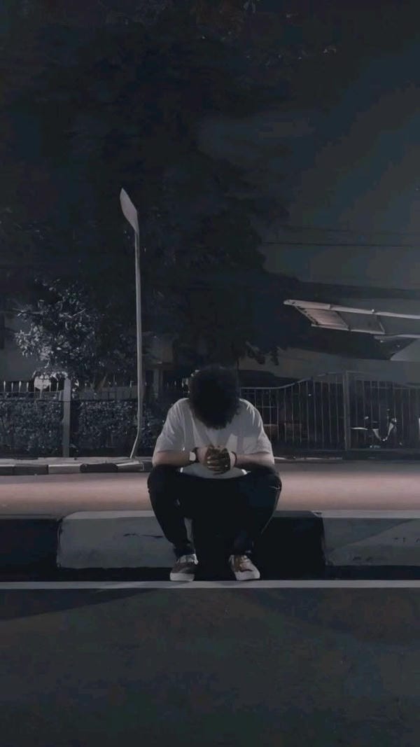 hình ảnh con trai buồn cô đơn 2