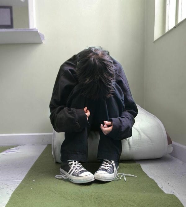 hình ảnh con trai buồn cô đơn 20