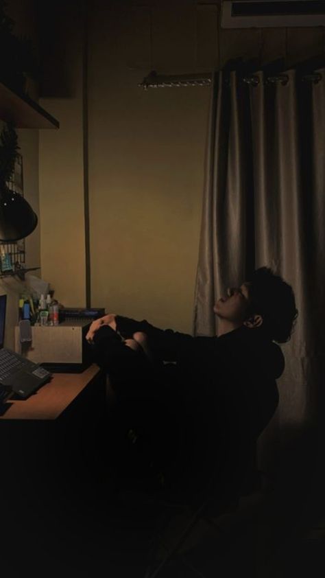 hình ảnh con trai buồn cô đơn 26