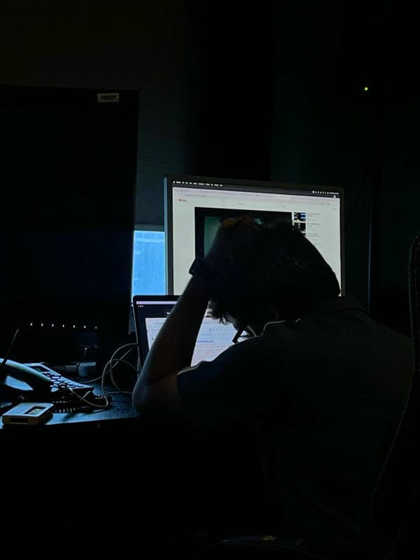 hình ảnh con trai buồn cô đơn 27