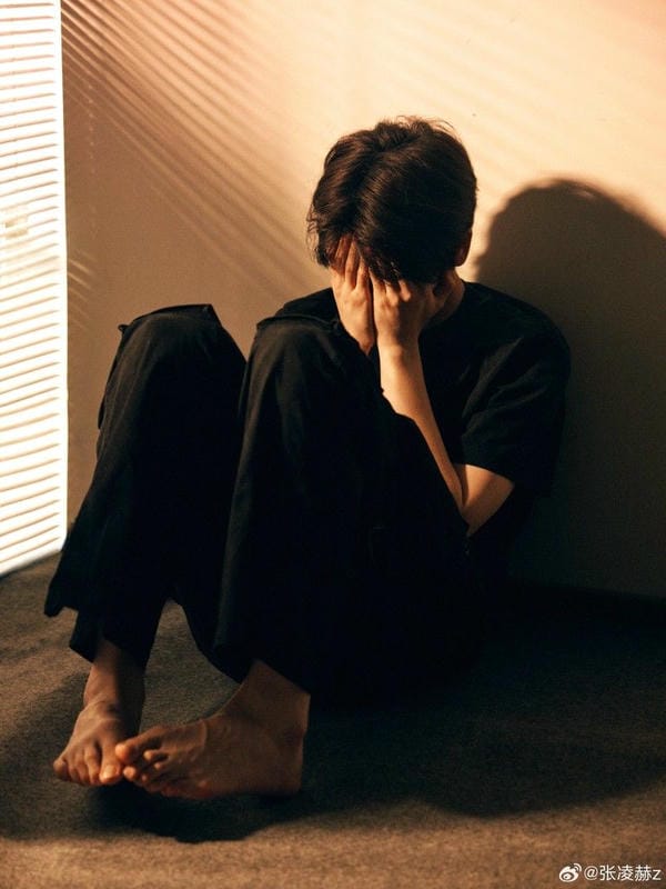 hình ảnh con trai buồn cô đơn 7