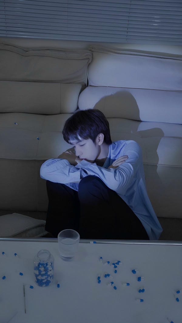 hình ảnh con trai buồn cô đơn 8