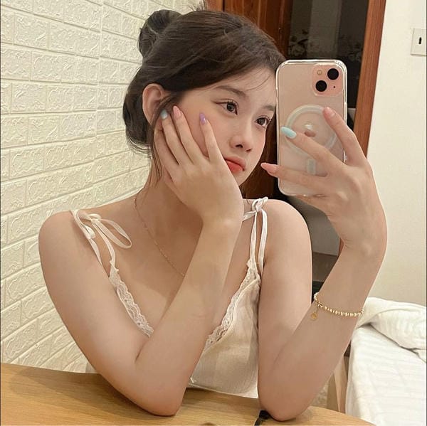 hình ảnh gái xinh che mặt 9